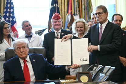 Donald Trump en el Salón Oval/ Brendan Smialowski