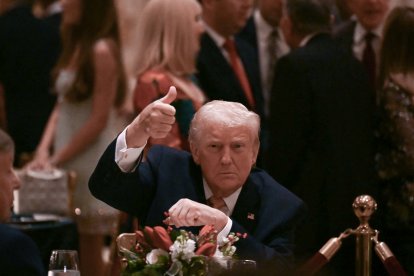 Donald Trump durante la cena de Víspera de la Navidad en Mar-a-Lago.