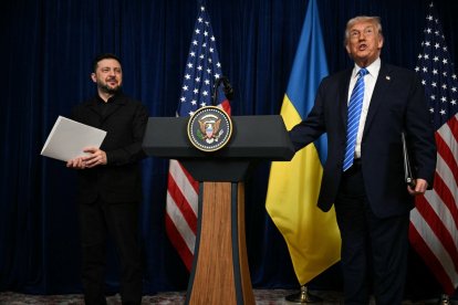 Ukranian President Volodymyr Zelensky and US President Donald Trump arrive at a press conference following talks at Trump's Mar-a-Lago residence in Palm Beach, Florida, on December 28, 2025. (Photo by Jim WATSON / AFP)