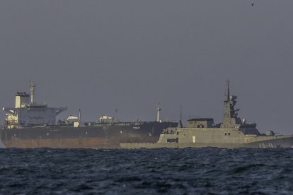 (Archivo) Un buque petrolero entrando a un puerto venezolano