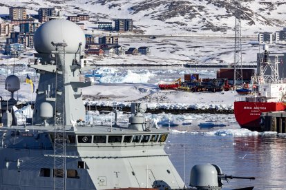 Buque de la Armada danesa P572 Lauge Koch en Nuuk