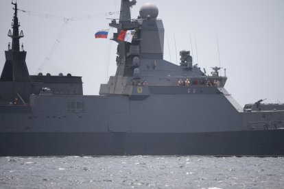Un buque ruso llega a agua sudafricanas para ejercicios militares