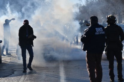 Agentes del ICE y el DHS durante un operativo de inmigración (Archivo)