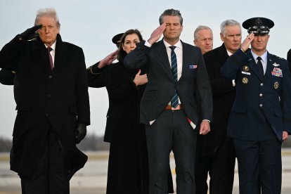 Donald Trump, Pete Hegseth y Dan Caine/ Andrew Caballero- Reynolds