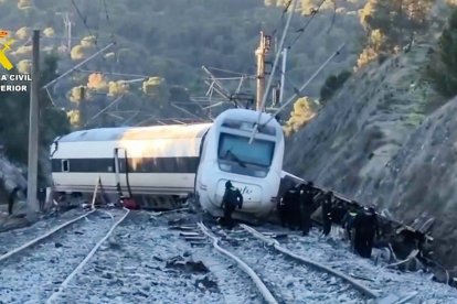 Imagen del descarrilamiento y accidente del tren de Adamuz, España
