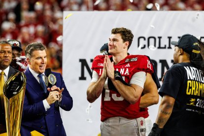 El quarterback de Indiana, Fernando Mendoza.