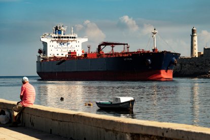 El petrolero de bandera liberiana SCF PRIME llega a la bahía de La Habana (Archivo)