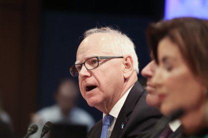 Tim Walz en el Senado/ Alex Wroblewski