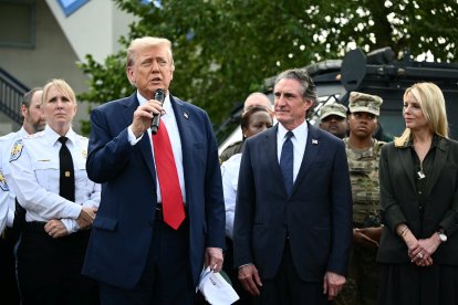 Donald Trump junto a Doug Burgum en Washington DC/ Mandel Ngan