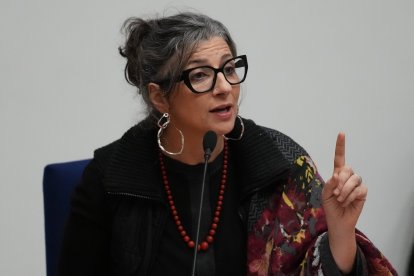 Francesca Paola Albanese participa en la iniciativa pública «Reconstruir la Justicia», promovida por la delegación italiana del Movimiento Global a Gaza (GMTG) y la Flotilla Global Sumud (GSF) con motivo del Día Internacional de Solidaridad con el Pueblo Palestino, en la Facultad de Derecho de la Universidad de Roma Tre, Roma, el 29 de noviembre de 2025.