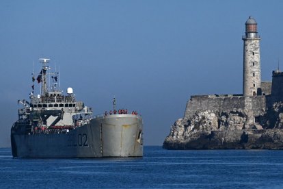 El buque de la Armada Mexicana Isla Holbox llega a la Bahía de La Habana