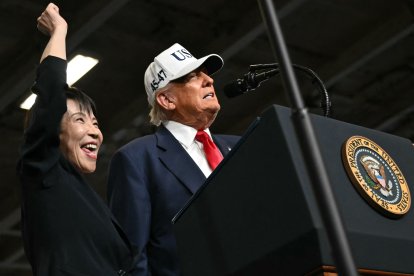 Sanae Takaichi junto a Donald Trump/ Andrew Caballero- Reynolds