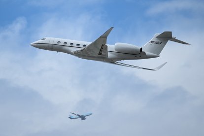 Un jet privado Gulfstream G650 despegando de un aeropuerto (Archivo)