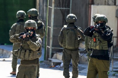 Israeli soldiers patrol a street during a military operation in the Askar refugee camp in eastern Nablus, Israeli-occupied West Bank, on March 2, 2026. (Photo by Jaafar ASHTIYEH / AFP)