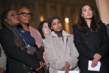 Las representantes demócratas Cori Bush, Ayanna Pressley, Ilhan Omar y Alexandria Ocasio-Cortez.