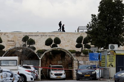 Israeli security after an impact that fell inside the walls of the Old City of Jerusalem