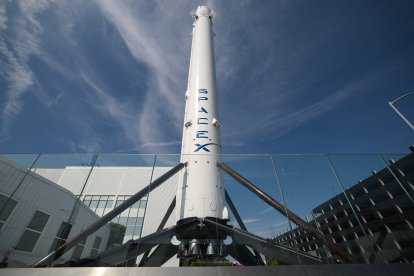 Cohete de SpaceX antes de su lanzamiento. Imagen de archivo