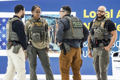 Agentes de ICE en Newark, Nueva Jersey/ Kena Betancur