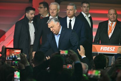 Viktor Orbán en el centro de campaña de Fidesz/ ATTILA KISBENEDEK