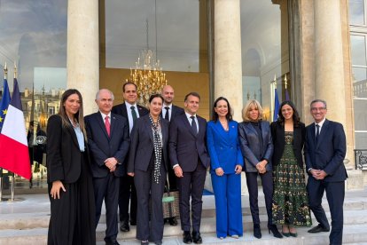 Macron y Machado este lunes en el Palacio del Elíseo de Paris.