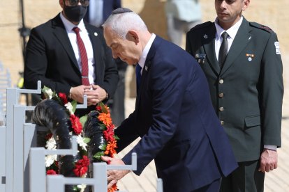 Israel's Prime Minister Benjamin Netanyahu bows attends a wreath-laying ceremony marking the annual Holocaust Remembrance Day