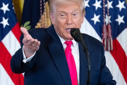 El presidente Donald Trump habla desde La Casa Blanca