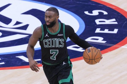 3 de enero de 2026, Inglewood, California, EE. UU.: Jaylen Brown, con el dorsal n.º 7 de los Boston Celtics, durante el partido de la temporada regular de la NBA de 2025 contra los Los Angeles Clippers, celebrado el sábado 3 de enero de 2026 en el Intuit Dome Arena de Inglewood, California. Los Clippers cayeron derrotados ante los Celtics por 146 a 115.