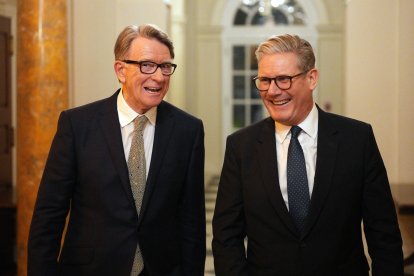 Peter Mandelson y Keir Starmer, en febrero de 2025