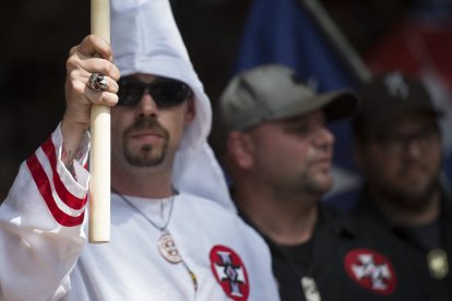 Miembro del Ku Klux Klan en Charlottesville, Virginia