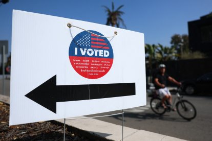 Centro de votación en Los Ángeles, California/ Patrick T. Fallon