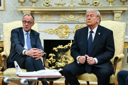 El presidente de Estados Unidos, Donald Trump, se reúne con el canciller alemán Friedrich Merz