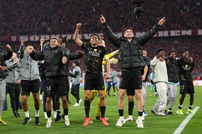 Los jugadores del Paris Saint-Germain celebran el pase a la final de la UEFA Champions League 2025-2026
