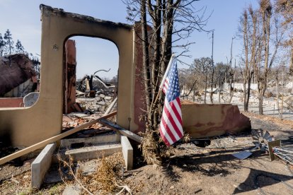 El incendio, uno de los más devastadores en la historia de California, arrasó con más de 9400 estructuras.