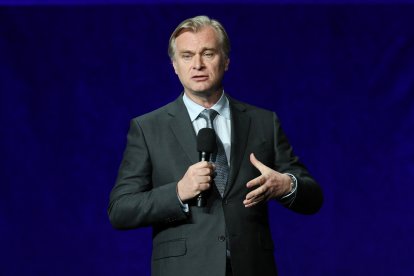 Christopher Nolan habla en un evento
