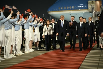 El presidente Donald Trump aterrizó en China este miércoles