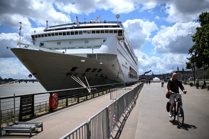 El crucero Ambition en Francia