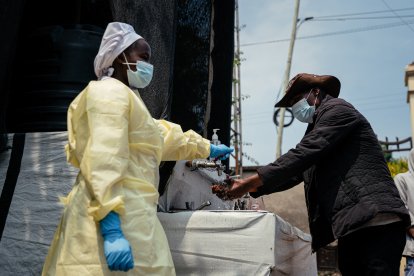 Los mecanismos sanitarios en África tratan de controlar el nuevo brote de ébola (Archivo)