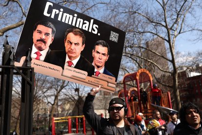 Protestas en Estados Unidos contra Nicolás Maduro, José Luis Rodríguez Zapatero y Pedro Sánchez.