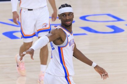 8 de abril de 2026, Inglewood, California, EE. UU.: Shai Gilgeous-Alexander, con el dorsal n.º 2 de los Oklahoma City Thunder, durante el partido de la temporada regular de la NBA contra los Los Angeles Clippers, celebrado el miércoles 8 de abril de 2026 en el Intuit Dome de Inglewood, California.