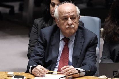 Palesitinan Ambassador Riyad Mansour to the UN listens during the United Nations Security Council