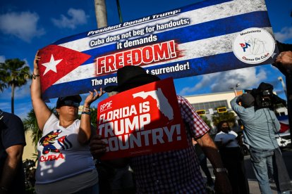 Manifestación en Miami en apoyo a la imputación de Raúl Castro por el Departamento de Justicia, este miércoles 20 de mayo.