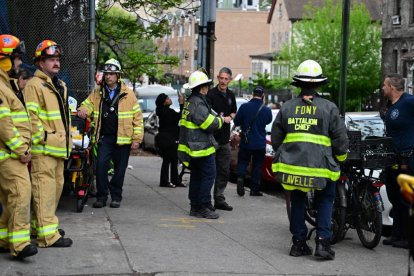 Funcionarios del FDNY trabajan en la escena de un incendio / Archivo