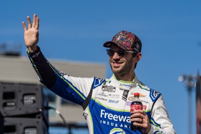 El piloto de la NASCAR Cup Series, DANIEL SUÁREZ (99), de Monterrey, México (MEX), es presentado ante los aficionados antes de la final del campeonato de la NASCAR Cup Series en el Phoenix Raceway de AVONDALE, Arizona (EE. UU.). (Crédito de la imagen: © Walter G. Arce Sr./ASP vía ZUMA Press Wire)