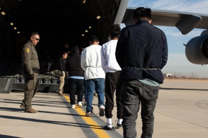 Vuelo de deportación del Servicio de Inmigración y Control de Aduanas (ICE)