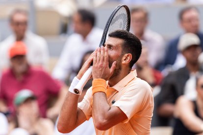 Novak Djokovic se lamenta tras perder frente a Joao Fonseca