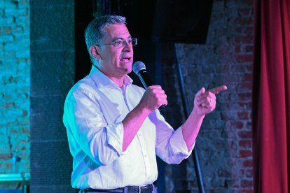 El candidato demócrata a gobernador, Xavier Becerra, habla durante un acto de movilización (Archivo)