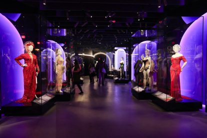 Vestidos usados por Marilyn Monroe se exhiben en la exposición