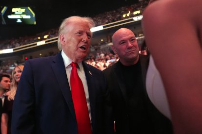 Donald Trump junto a Dana White/ Julia Demaree Nikhinson