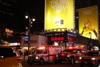 Vehículos de emergencia frente a la Penn Station, tras un incidente de apuñalamiento