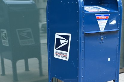 Un buzón del Servicio Postal de los Estados Unidos.